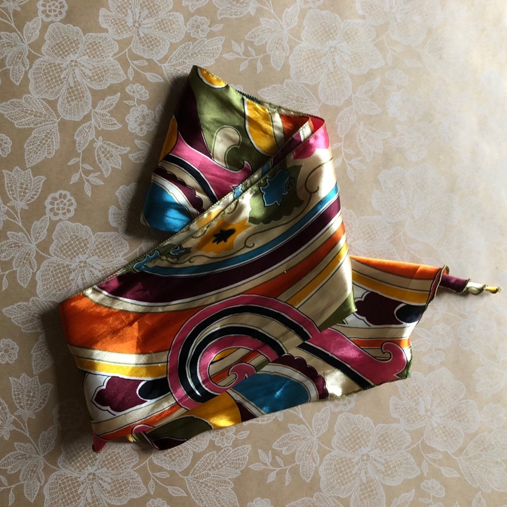 💙 Retro Vibes Scarf